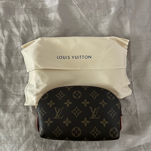 Louis Vuitton Beige Textured Interior - Picture 1 of 4